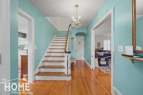 Entry Way - 721 Lee, Owosso, MI 48867 photo 2 of 4