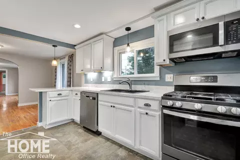 Kitchen - 204 E Mcarthur, Corunna, MI 48817 photo 2 of 4