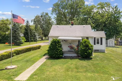 1011 Rambow, Monroe, MI 48161