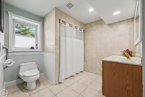 Bath - 755 E Romeo, Leonard, MI 48367 photo 3 of 3