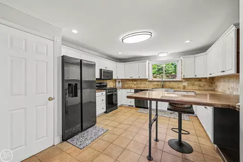 Kitchen - 755 E Romeo, Leonard, MI 48367 photo 2 of 2