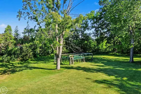 Exterior - 755 E Romeo, Leonard, MI 48367 photo 8 of 9
