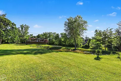 Exterior - 755 E Romeo, Leonard, MI 48367 photo 3 of 9
