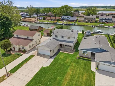 39375 E Archer, Harrison Township, MI 48045