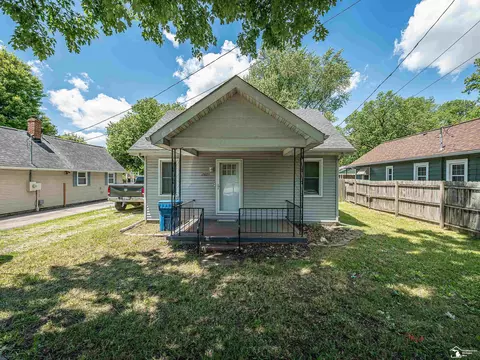 13023 S Dixie, La Salle, MI 48145
