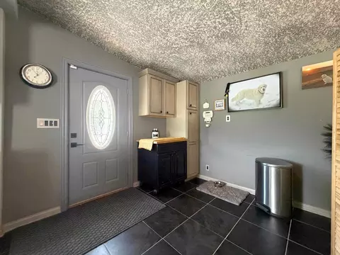 Entry Way - 6047 N State, Davison, MI 48423 photo 1 of 2