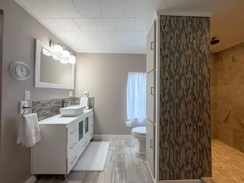 Bath - 6047 N State, Davison, MI 48423 photo 3 of 11
