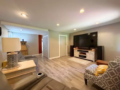 Living - 6047 N State, Davison, MI 48423 photo 11 of 14