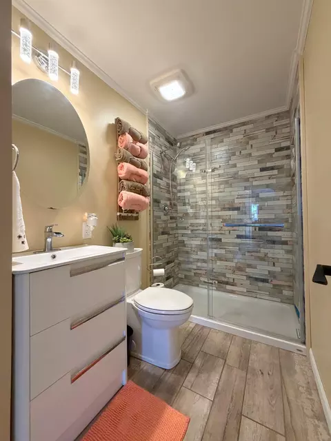 Bath - 6047 N State, Davison, MI 48423 photo 1 of 11