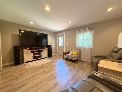 Living - 6047 N State, Davison, MI 48423 photo 10 of 14