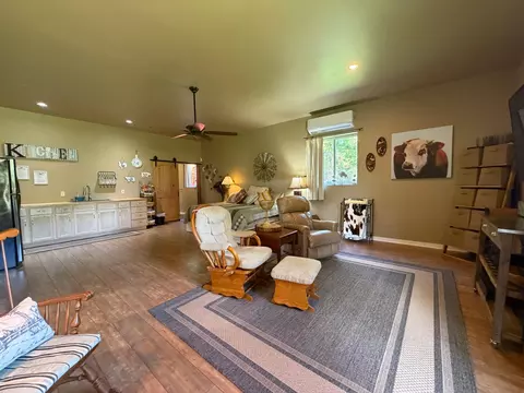 Living - 6047 N State, Davison, MI 48423 photo 13 of 14
