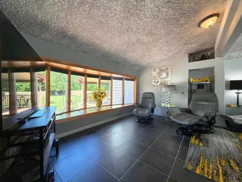 Living - 6047 N State, Davison, MI 48423 photo 4 of 14