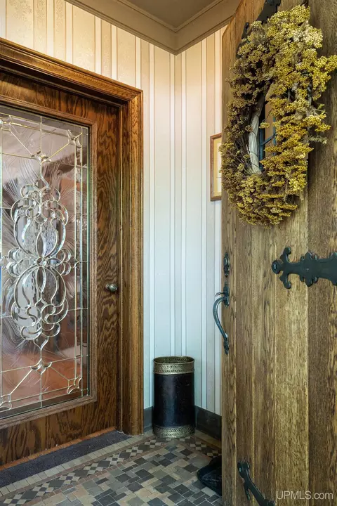 Entry Way - 832 N Main, Ishpeming, MI 49849 photo 3 of 9