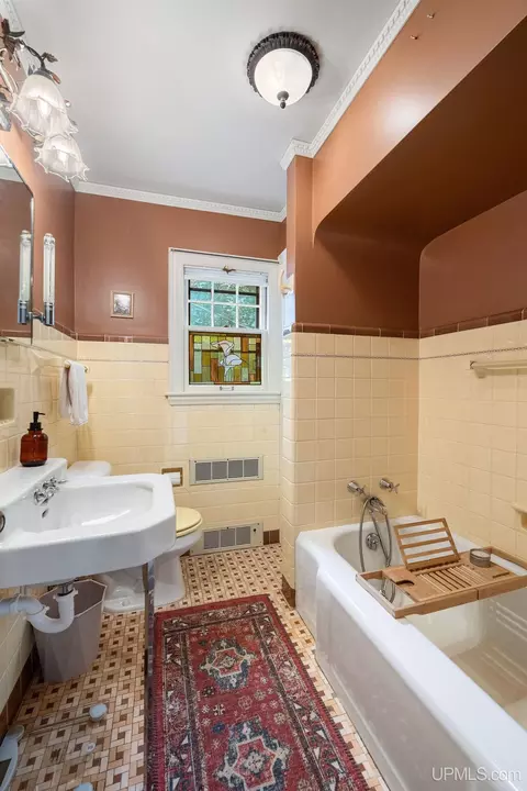 Bath - 832 N Main, Ishpeming, MI 49849 photo 6 of 8