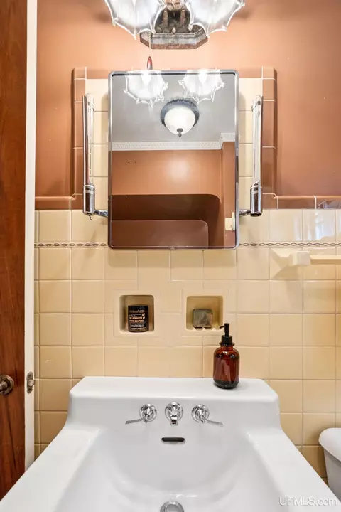 Bath - 832 N Main, Ishpeming, MI 49849 photo 7 of 8