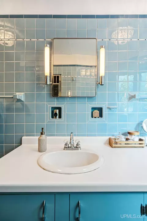 Bath - 832 N Main, Ishpeming, MI 49849 photo 4 of 8