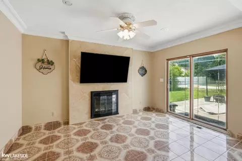 Living - 3824 Dawson, Warren, MI 48092 photo 6 of 6
