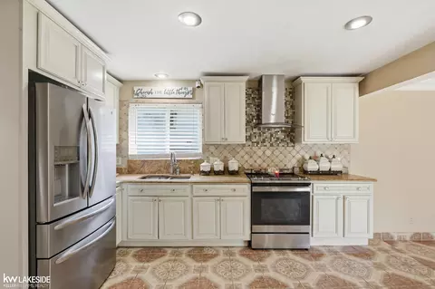 Kitchen - 3824 Dawson, Warren, MI 48092 photo 1 of 4