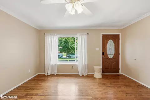 Living - 3824 Dawson, Warren, MI 48092 photo 2 of 6