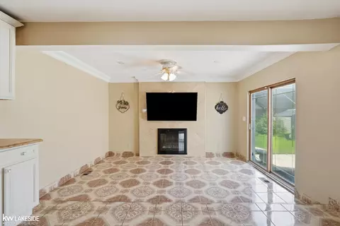Living - 3824 Dawson, Warren, MI 48092 photo 5 of 6