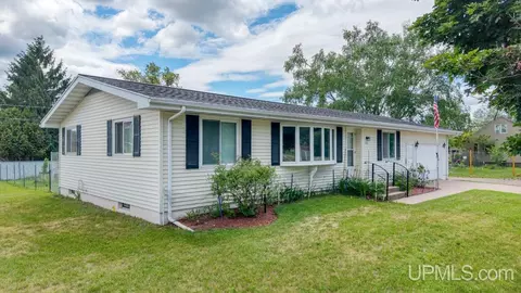 809 W Hughitt, Iron Mountain, MI 49801
