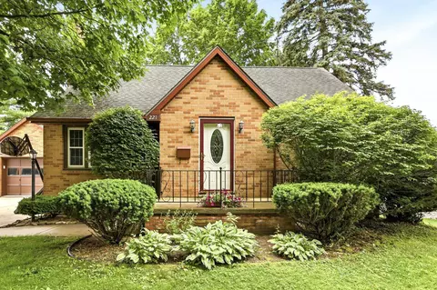 221 Saginaw, Vassar, MI 48768
