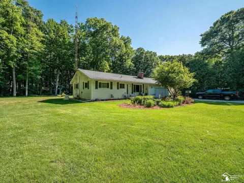 4496 School, Temperance, MI 48182