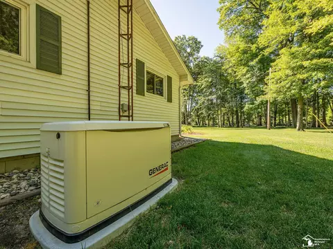 4496 School, Temperance, MI 48182 photo 39