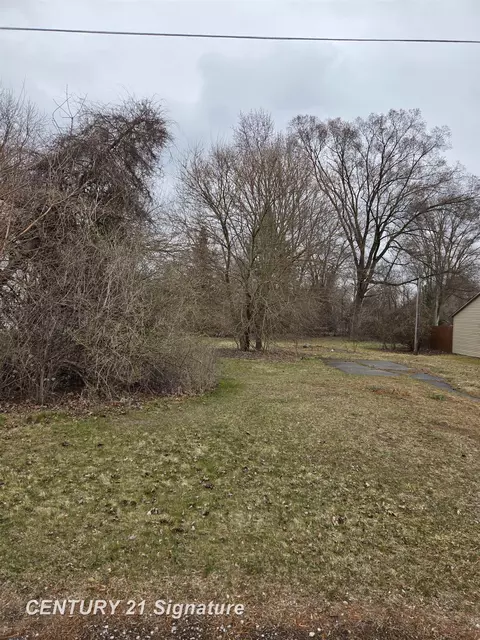655 Lutzke, Saginaw, MI 48609