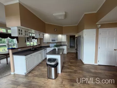Kitchen - 2131 S 18th, Escanaba, MI 49829 photo 1 of 2