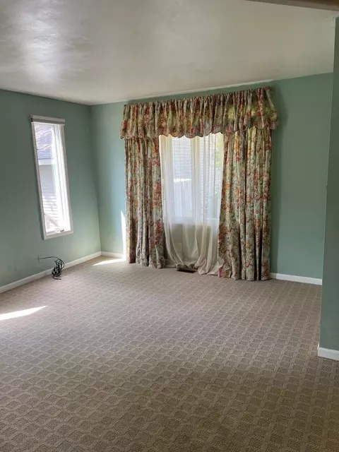 Living - 6617 Flushing, Flushing, MI 48433 photo 1 of 2