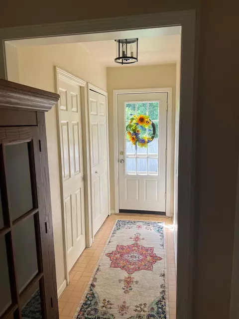 Entry Way - 6617 Flushing, Flushing, MI 48433 photo 1 of 2