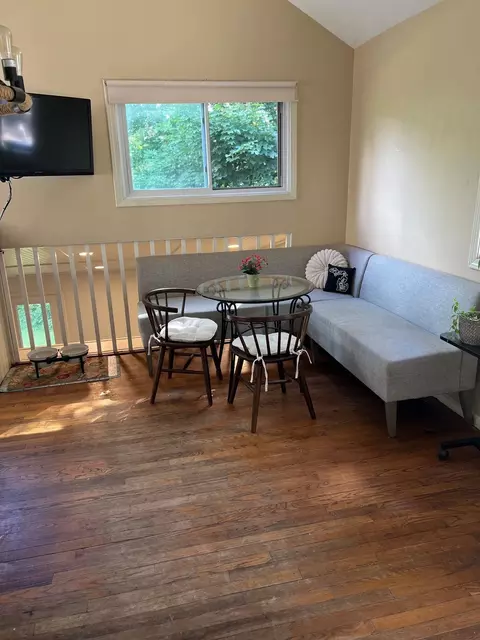 Dining - 6617 Flushing, Flushing, MI 48433 photo 1 of 1