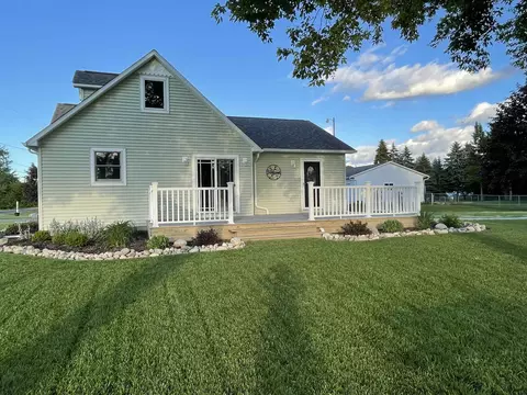 1285 W Nebobish Rd, Essexville, MI 48732