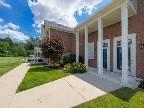 51768 Adler Park, Chesterfield, MI 48051