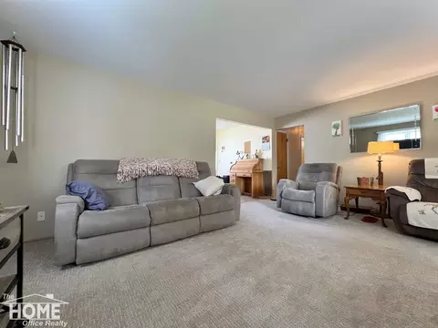 Living - 809 Moore, Owosso, MI 48867 photo 4 of 5