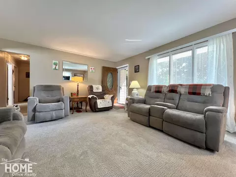 Living - 809 Moore, Owosso, MI 48867 photo 5 of 5