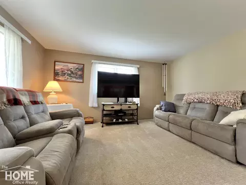 Living - 809 Moore, Owosso, MI 48867 photo 3 of 5