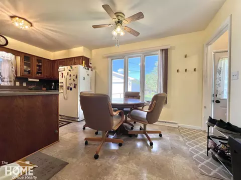 Dining - 809 Moore, Owosso, MI 48867 photo 1 of 1