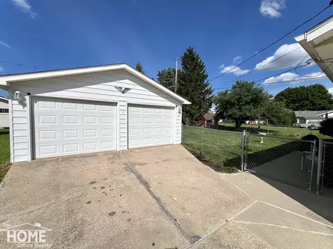 Exterior - 809 Moore, Owosso, MI 48867 photo 3 of 12