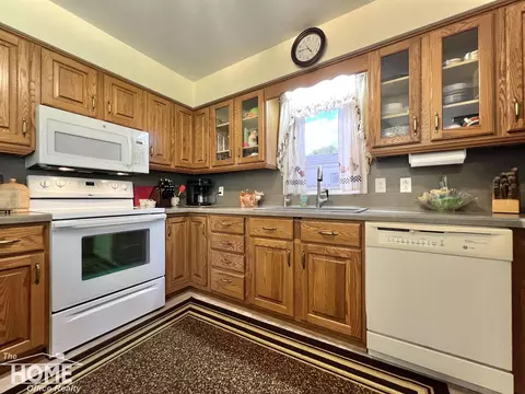 Kitchen - 809 Moore, Owosso, MI 48867 photo 1 of 4