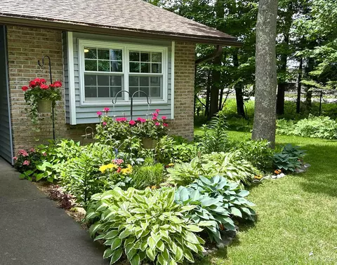 101 Forest Rdg, Marquette, MI 49855