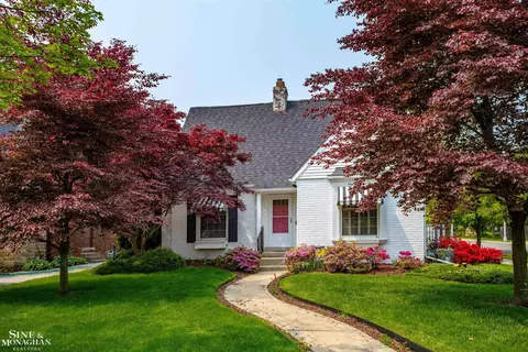 901 Lincoln Rd, Grosse Pointe, MI 48230