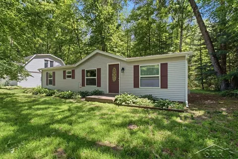 203 W Sampson, Sanford, MI 48657