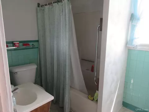 Bath - 502 Ascherman, Wakefield, MI 49968 photo 3 of 4