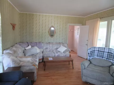 Living - 502 Ascherman, Wakefield, MI 49968 photo 3 of 3