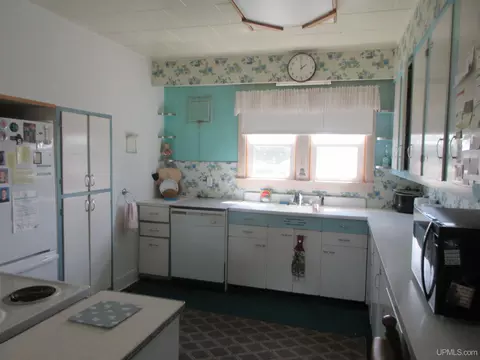 Kitchen - 502 Ascherman, Wakefield, MI 49968 photo 1 of 2