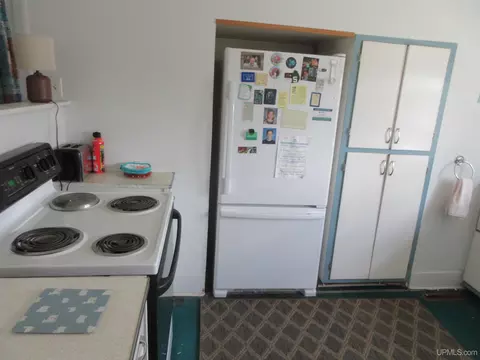 Kitchen - 502 Ascherman, Wakefield, MI 49968 photo 2 of 2