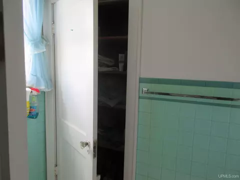 Bath - 502 Ascherman, Wakefield, MI 49968 photo 4 of 4