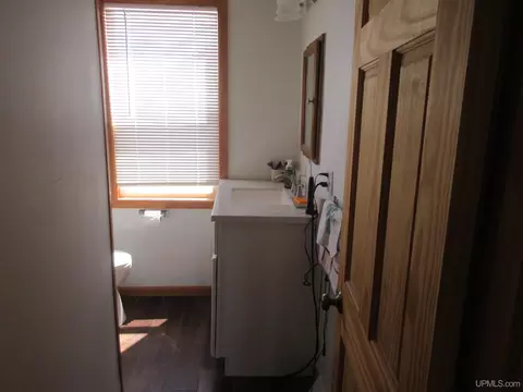 Bath - 502 Ascherman, Wakefield, MI 49968 photo 1 of 4